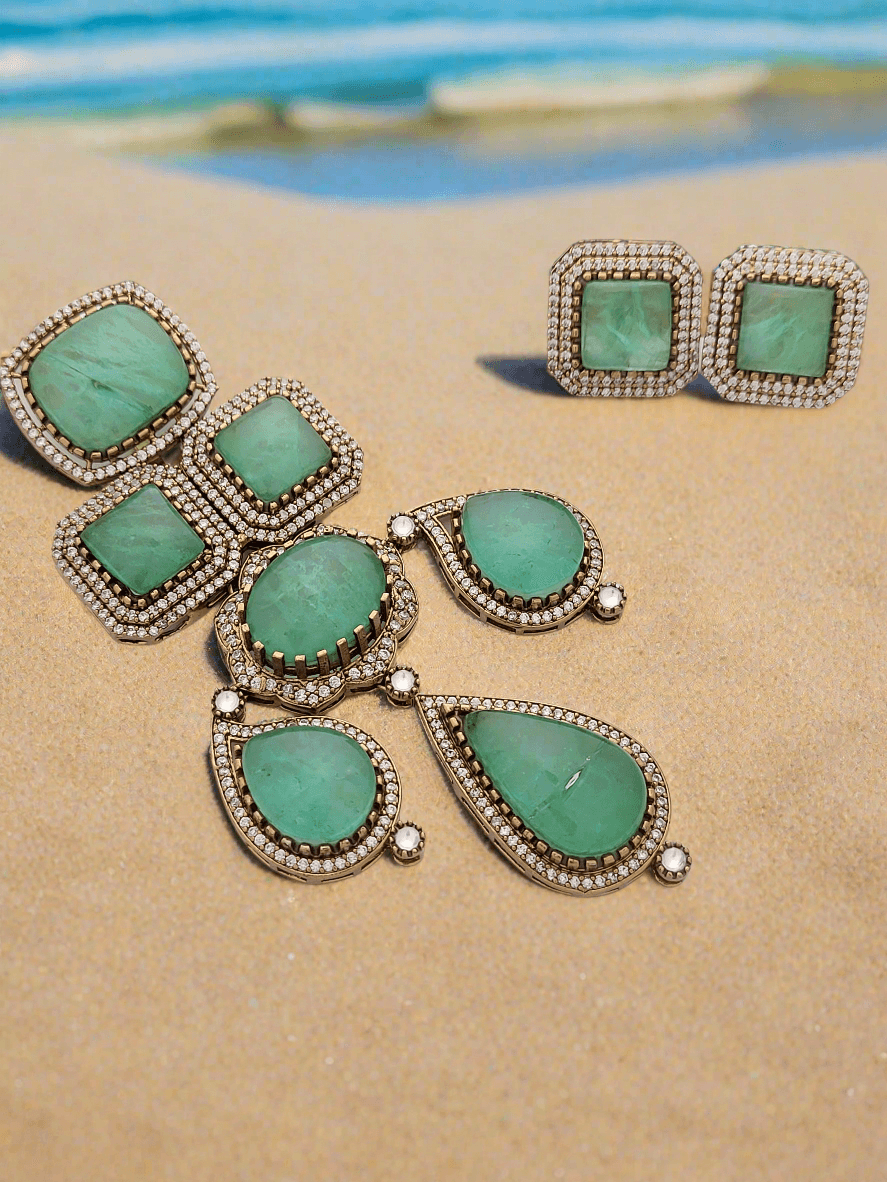 Statement hasli pendant necklace set - Mirae 