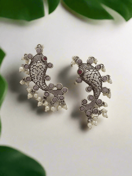 Oxidized Fish studs - Mirae 