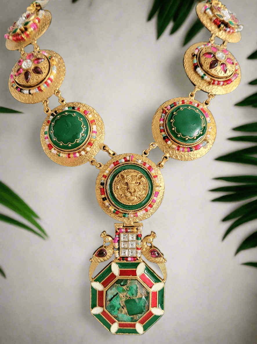 ANTIQUE GOLD PLATED CONTEMPORARY SET WITH GREEN AND RED ENAMEL - Mirae 