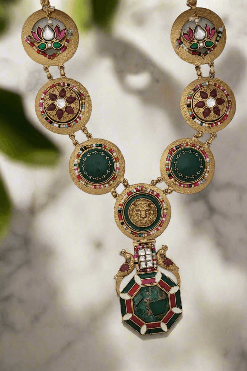 ANTIQUE GOLD PLATED CONTEMPORARY SET WITH GREEN AND RED ENAMEL - Mirae 