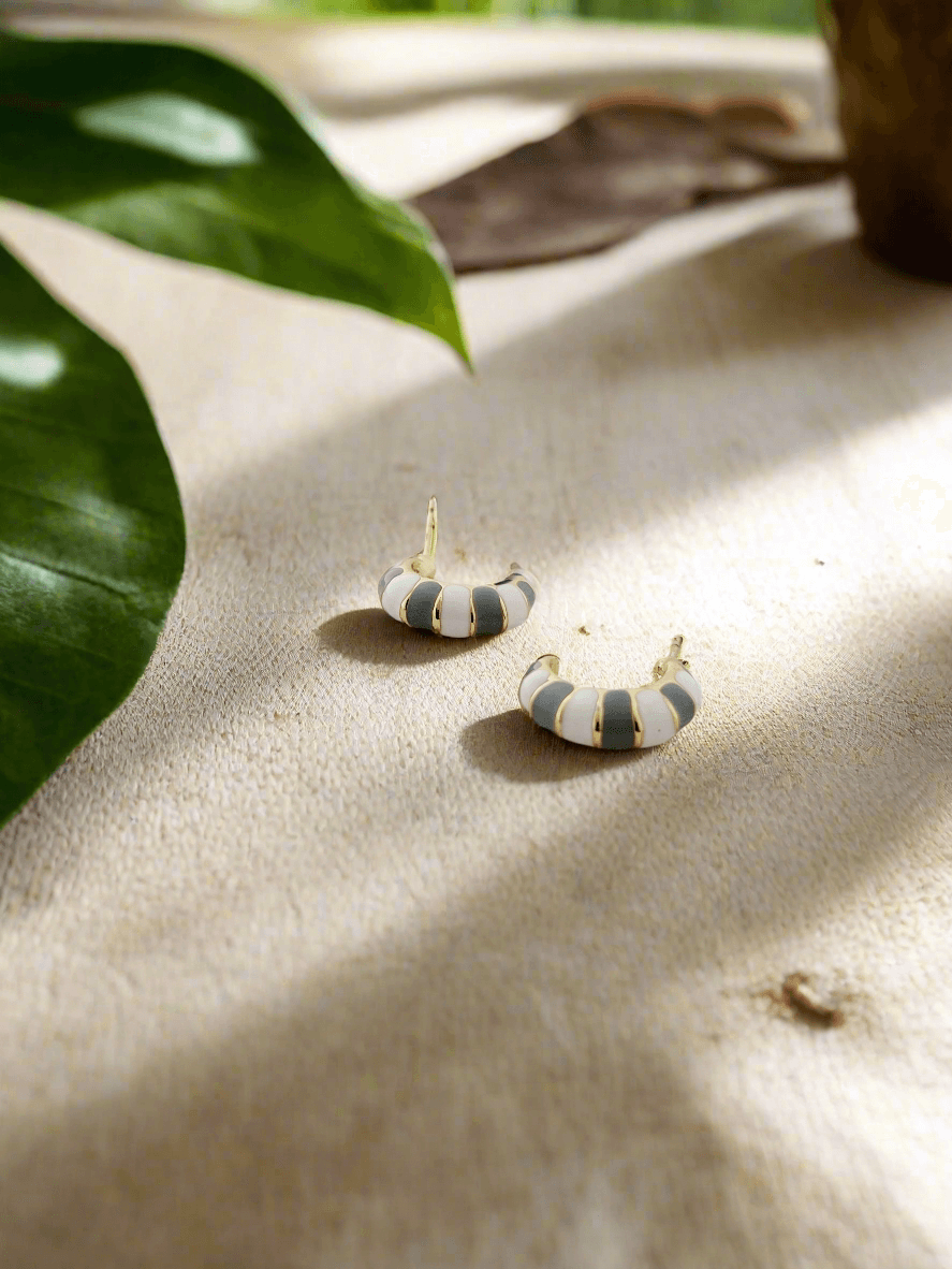 Color block enamel studs - Mirae 