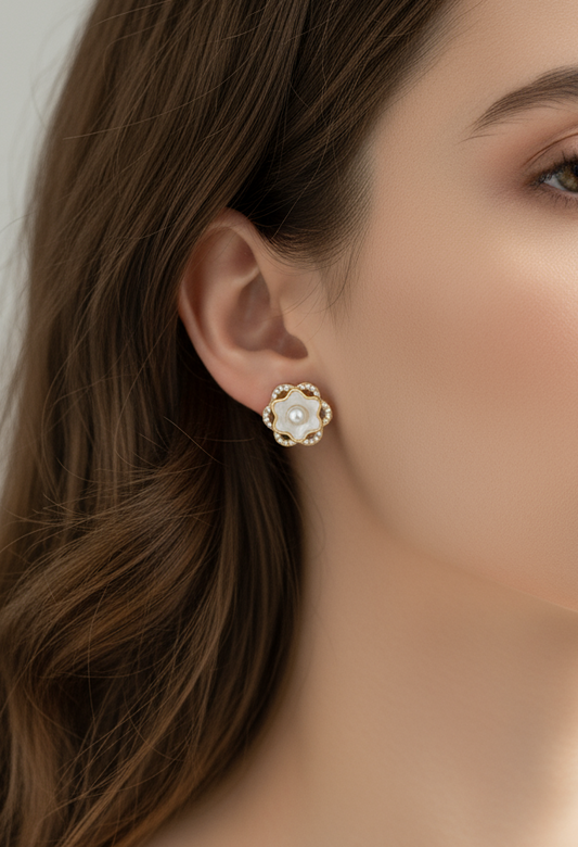 Mother of pearl flower stud earrings