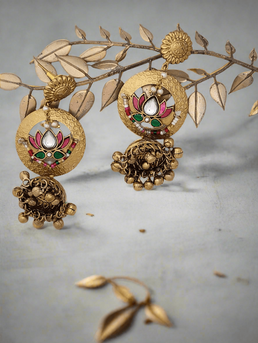 ANTIQUE GOLD PLATED CONTEMPORARY SET WITH GREEN AND RED ENAMEL - Mirae 