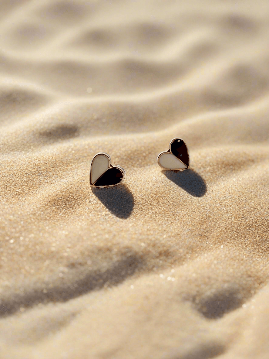 Two-Tone Enamelled Heart Mini studs - Mirae 