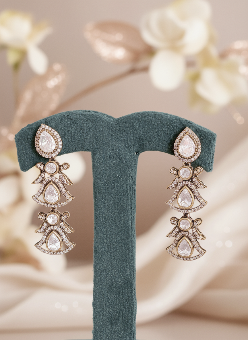 MODERN & DELICATE NECKLACE SET FOR SUBTLE OPULANCE