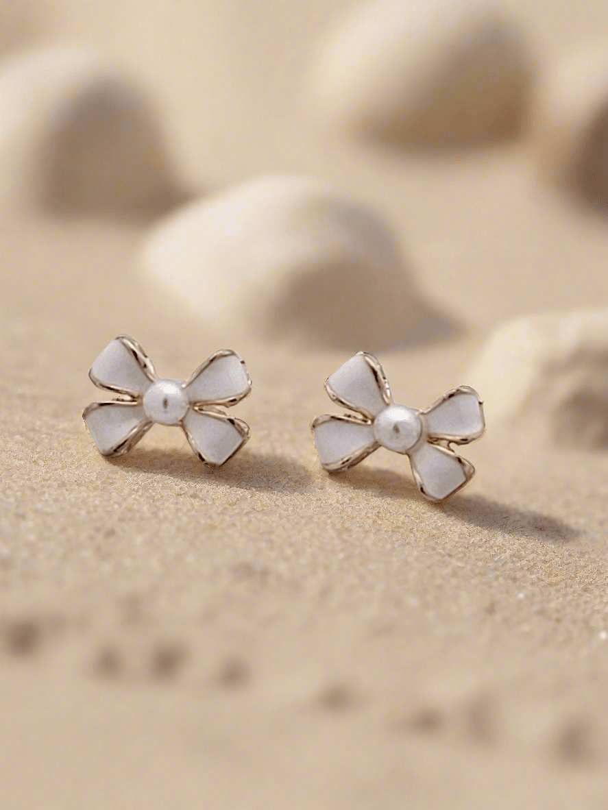 Enamelled Bow with pearl mini stud - Mirae 