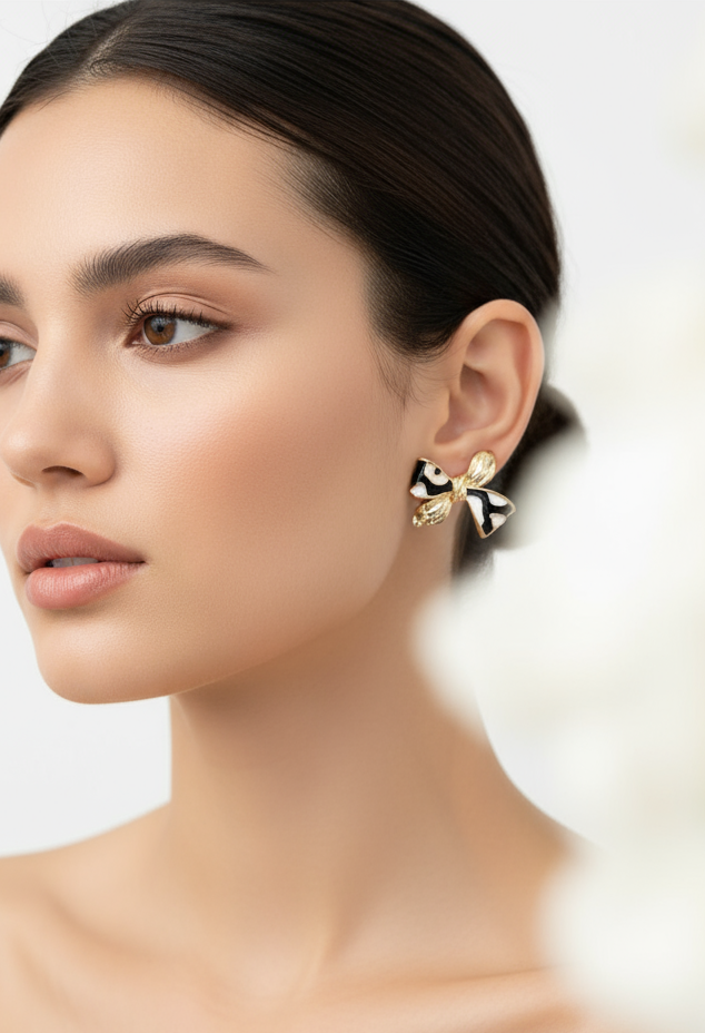 Enamelled bow studs