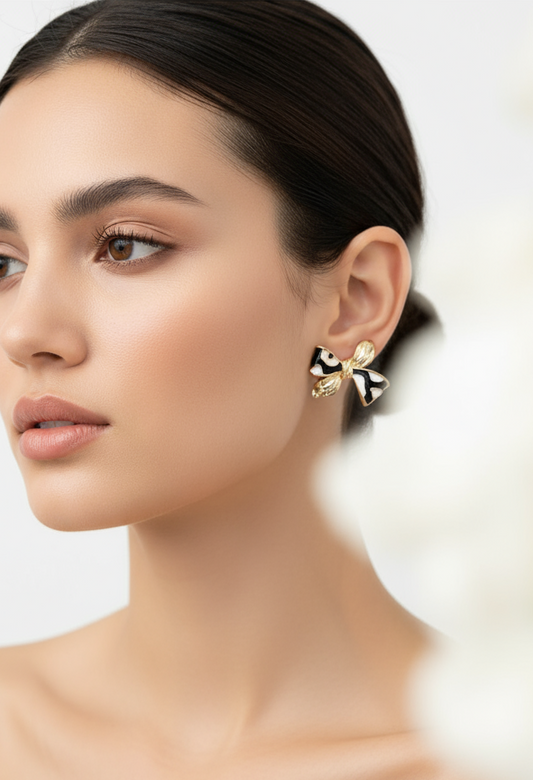 Enamelled bow studs