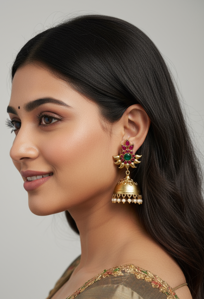Traditional earrings in gold finish